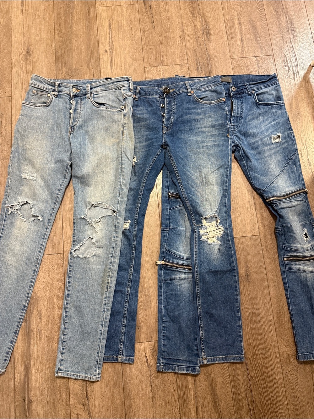 Men's Distressed Blue Jeans - Classic Denim Styles